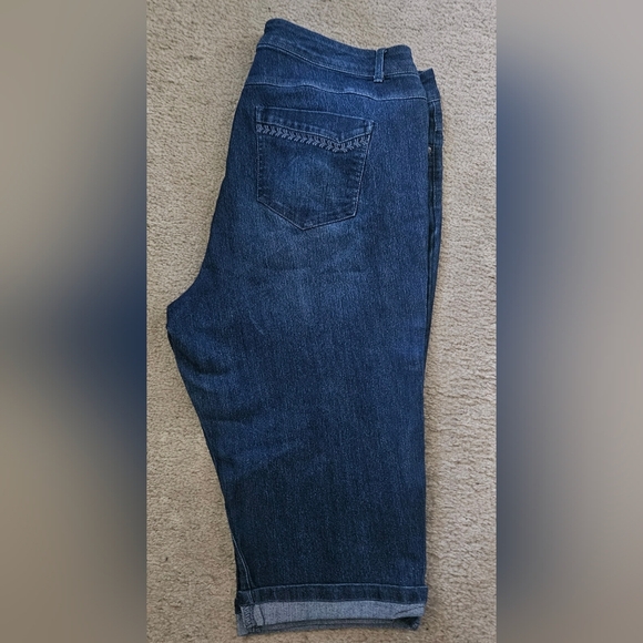 Gloria Vanderbilt Cuffed Denim Capri Pants Plus Size 16W - Picture 2 of 6